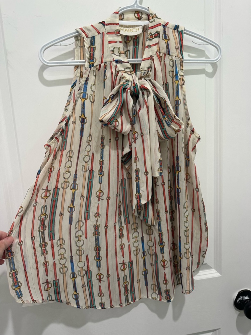 Judith March Cream Bow Tie Sleeveless Blouse with Multicolor Chain Print